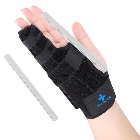Boxer Fracture Metacarpal Splint, Adjustable Pinky Finger Brace Metacarpal Splint Hand Brace Straightening for Trigger Finger, Injury, Fracture, Broken, Tendonitis (Medium)