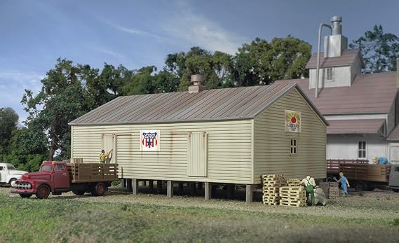 Walthers Cornerstone Co-Operative Storage Shed on Pilings 933-3230 N Scale Model Railroad - Structure Kit